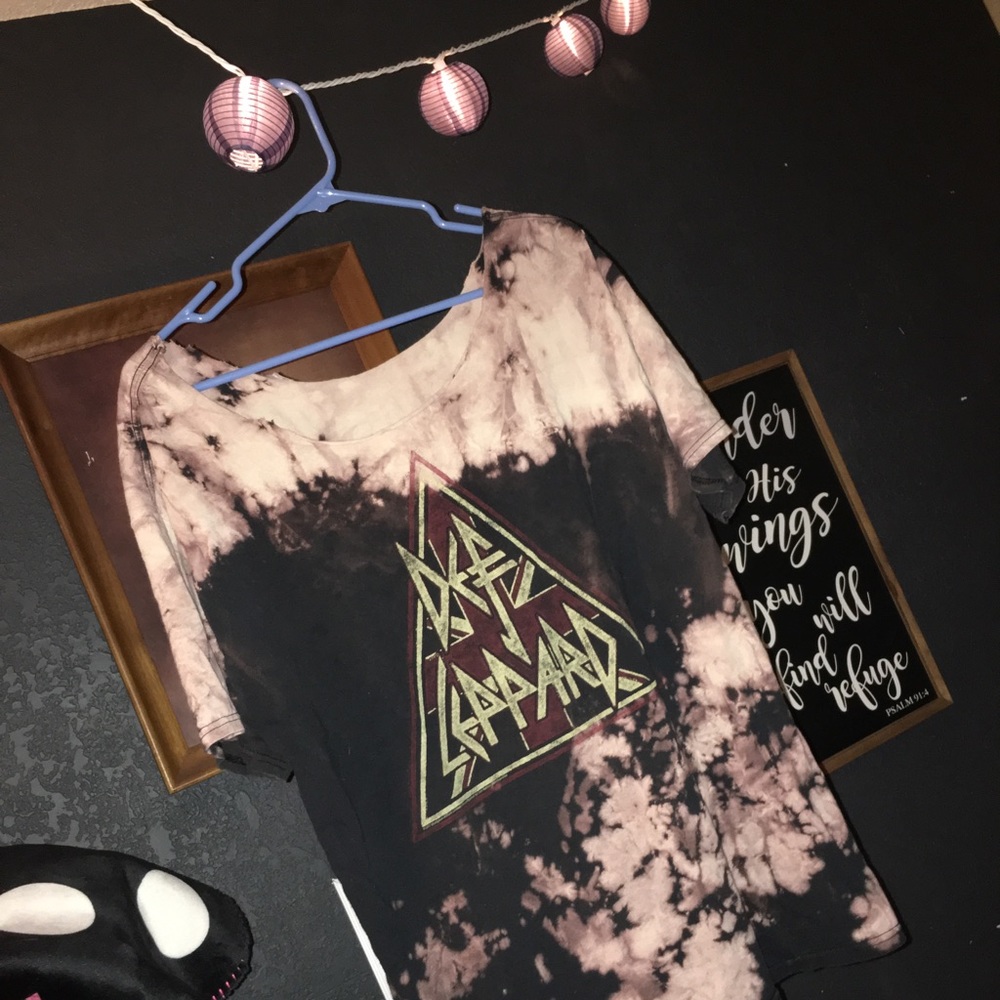 Distressed Def Leppard Tee